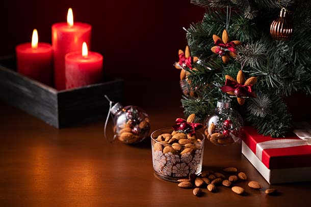 En estas fiestas, reduce el número de calorías consumidas durante el día comiendo un puñado de almendras a media mañana